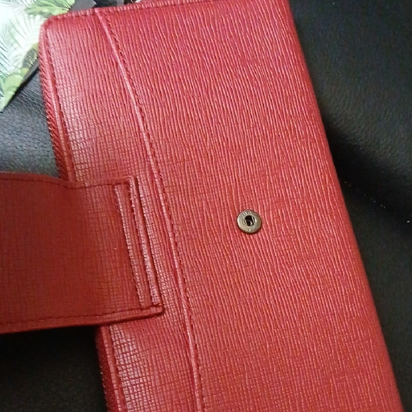 Badgley Mischka Red Accessory - Picture 3 of 6